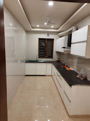 Kitchen in 3 BHK Builder Floor at Sector 16 – for Rent