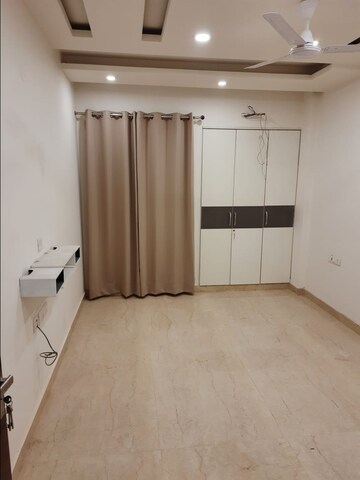 Room in 3 BHK Builder Floor at Sector 16 – for Rent