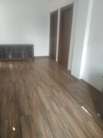 Room in 3 BHK Builder Floor at Sector 16 – for Rent