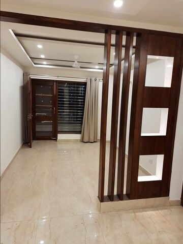 Living Room in 3 BHK Builder Floor at Sector 16 – for Rent