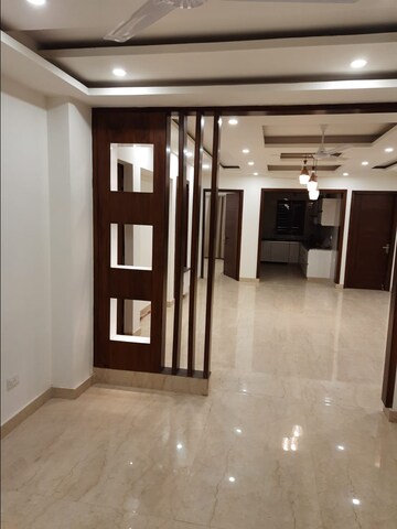Room in 3 BHK Builder Floor at Sector 16 – for Rent