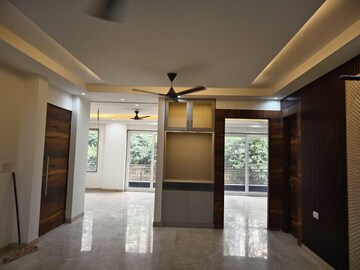 Room in 3 BHK Builder Floor at Emaar Marbella, Sector 66 – for Rent