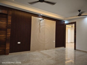 Room in 3 BHK Builder Floor at Emaar Marbella, Sector 66 – for Rent