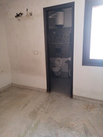 Room in 3 BHK Builder Floor at Chitra Vihar – for Rent
