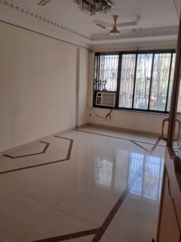 Room in 2 BHK Apartment at Narayan Niwas Chembur, Chembur – for Rent