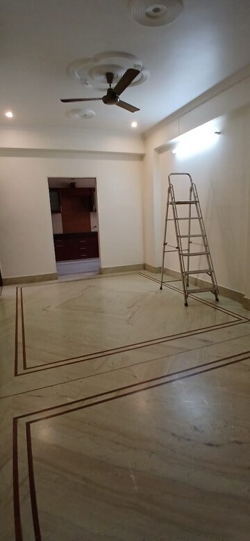 Room in 3 BHK Builder Floor at Housing Board Colony, Sector 31 – for Rent