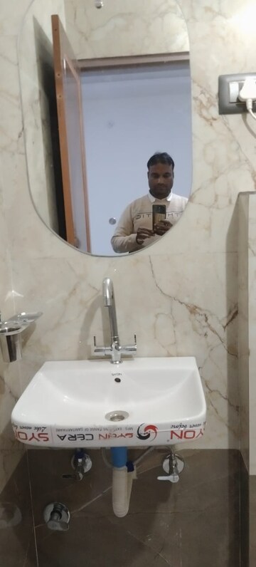 Bathroom in 1 BHK Builder Floor at RWA Residential Society, Sector 40 – for Rent