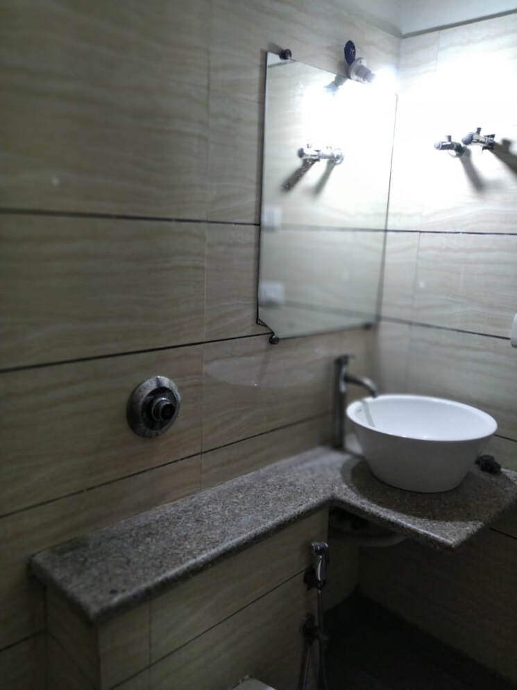 Bathroom, patparganj 3 Bedroom 1600 Sq.Ft. Apartment In Patparganj Delhi 7984904