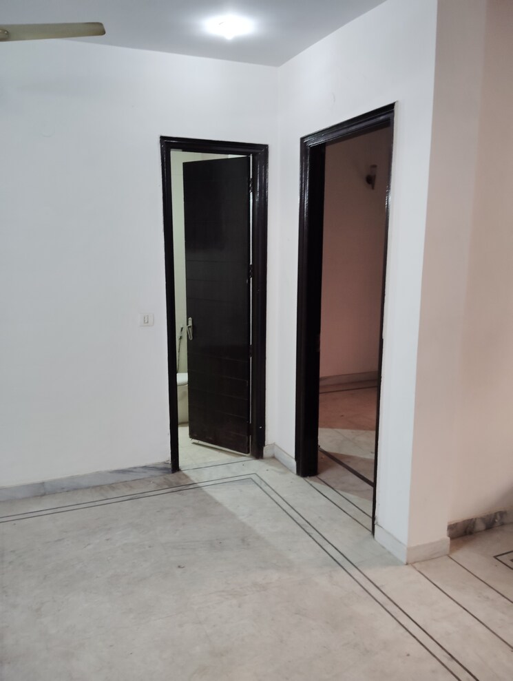 Room, sector 16 3 Bedroom 2250 Sq.Ft. Builder Floor In Sector 16 Faridabad 7984908