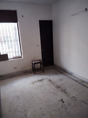 Room in 3 BHK Builder Floor at Sector 16 – for Sale