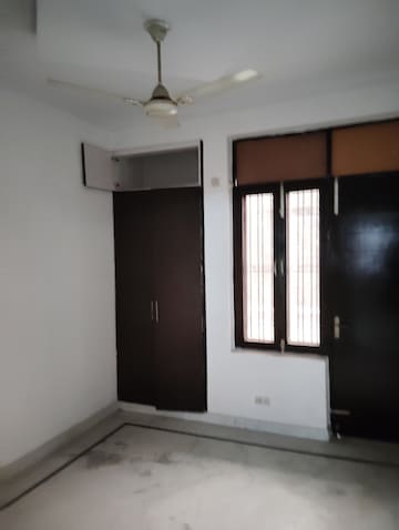 Room in 3 BHK Builder Floor at Sector 16 – for Sale