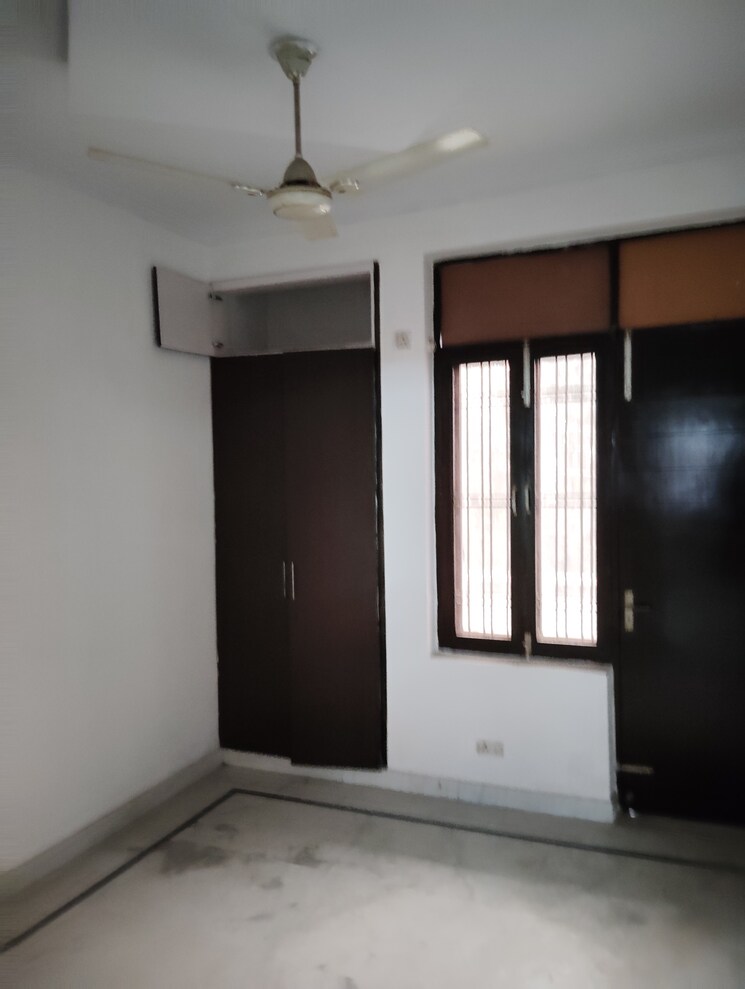 Room, sector 16 3 Bedroom 2250 Sq.Ft. Builder Floor In Sector 16 Faridabad 7984908