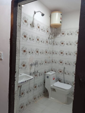 Attached Bathroom in 1 BHK Builder Floor at Lajpat Nagar 4 – for Rent