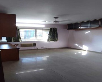 Room in 3 BHK Apartment at Parel – for Sale