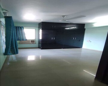 Room in 3 BHK Apartment at Parel – for Sale