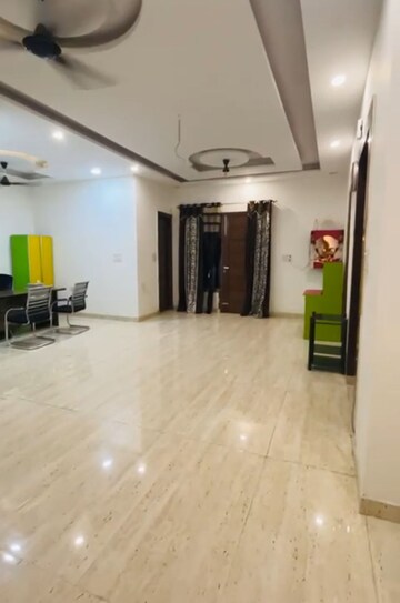 Room in 3 BHK Builder Floor at BPTP Parkland, Sector 75 – for Rent