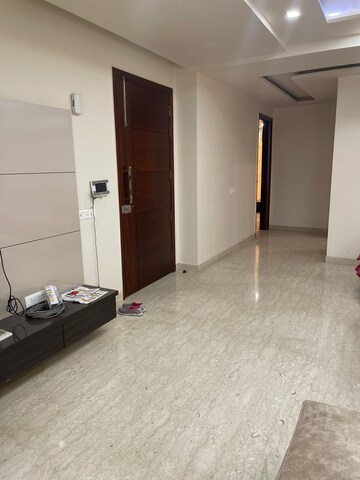 Room in 4 BHK Builder Floor at Paschim Vihar – for Rent