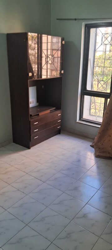 Room in 2 BHK Apartment at Sunshree Gold, Nibm Road – for Rent