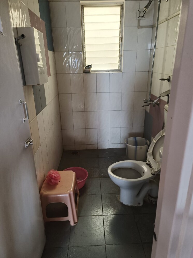 Bathroom, sunshree-gold 2 Bedroom 1400 Sq.Ft. Apartment In Nibm Road Pune 7985416