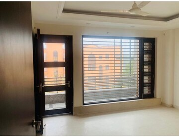 Room in 3 BHK Builder Floor at Paschim Vihar – for Rent