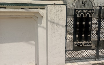 Plot For Sale in Model Town