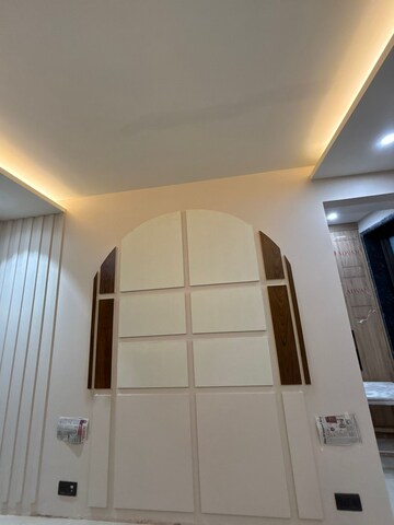 Furnished Amenities in 4 BHK Apartment at Hauz Khas – for Rent