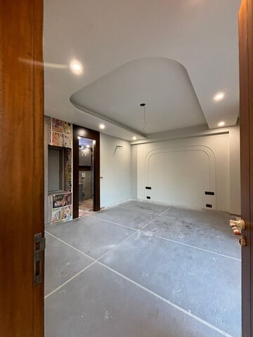 Room in 4 BHK Apartment at Hauz Khas – for Rent