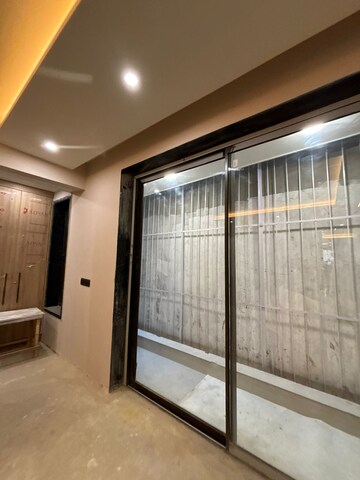 Room in 4 BHK Apartment at Hauz Khas – for Rent