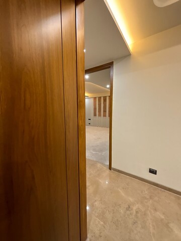 Room in 4 BHK Apartment at Hauz Khas – for Rent