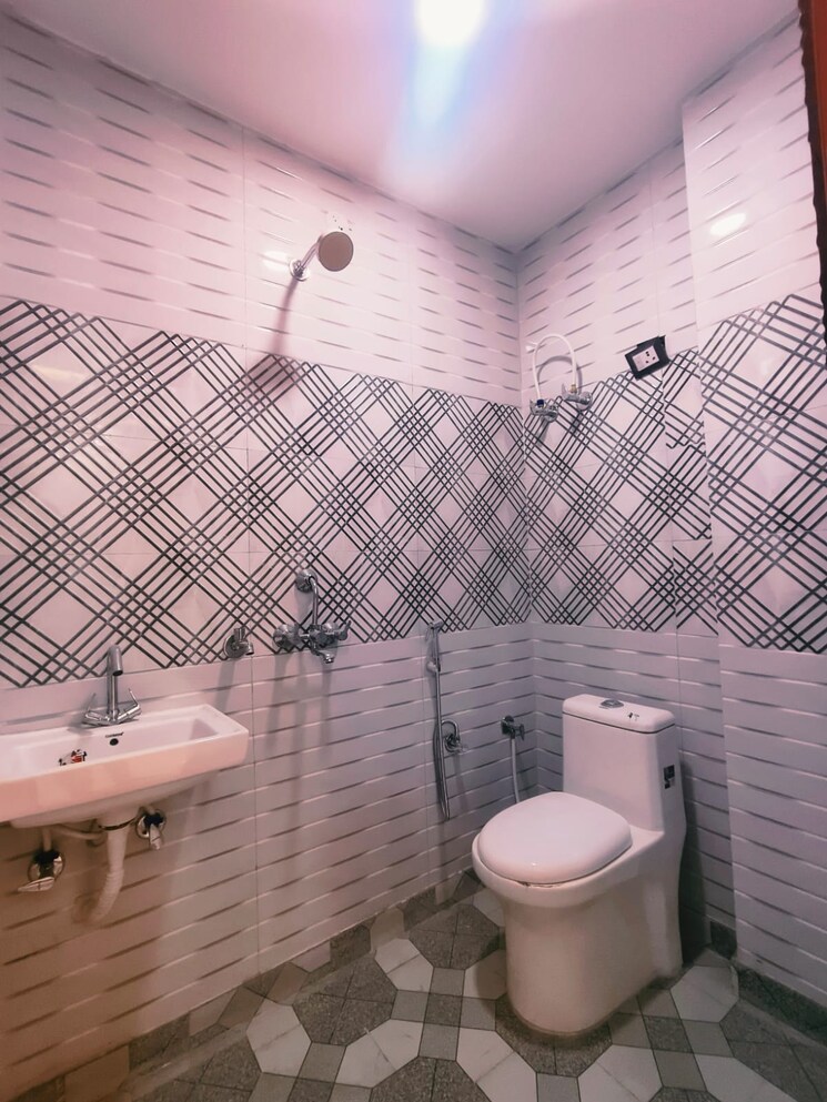 Attached Bathroom, dwarka mor 2 Bedroom 495 Sq.Ft. Builder Floor In Dwarka Mor Delhi 7985498