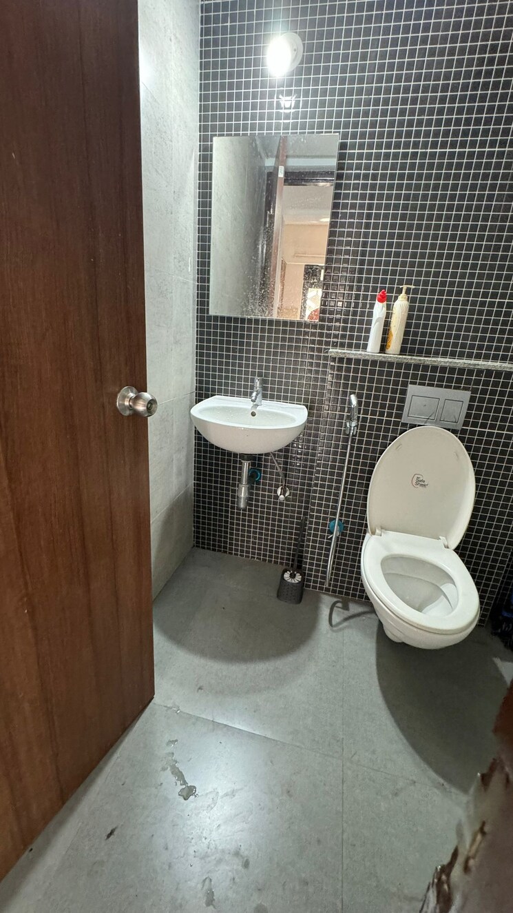 Bathroom, lodha-lakeshore-greens 2 Bedroom 556 Sq.Ft. Apartment In Dombivli East Thane 7985779