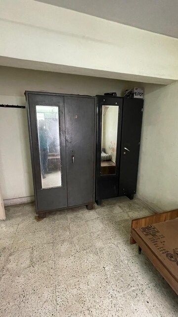 Room in 4 BHK Apartment at Sector 15 – for Sale