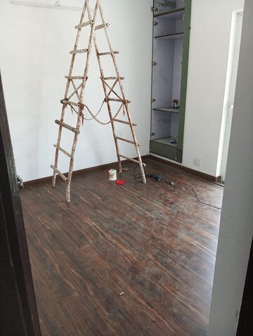 Room in 4 BHK Builder Floor at Sector 85 – for Sale
