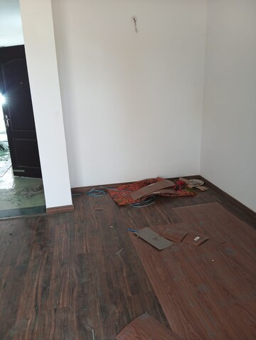 Room in 4 BHK Builder Floor at Sector 85 – for Sale