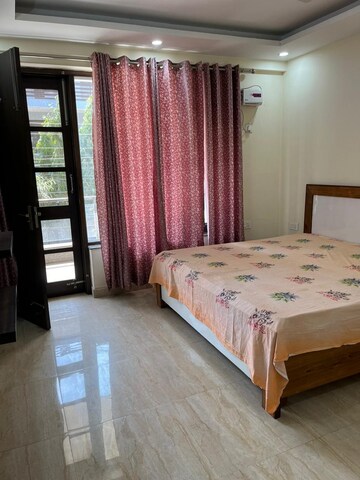 Bedroom in 4 BHK Builder Floor at Ardee City, Sector 52 – for Rent