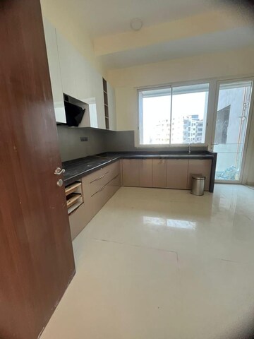 Room in 4 BHK Apartment at Windsor Grande Residences, Andheri West – for Sale