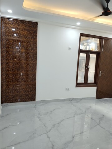 Room in 3 BHK Apartment at Khirki Extension – for Rent