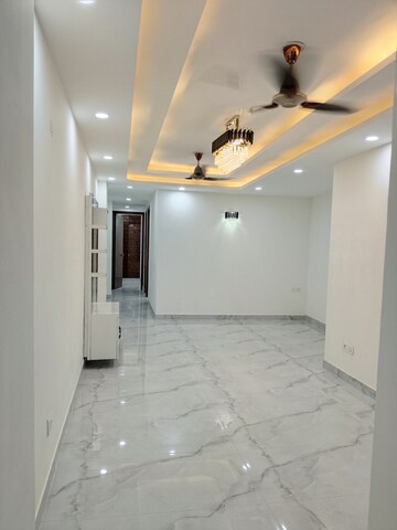 Room in 3 BHK Apartment at Khirki Extension – for Rent