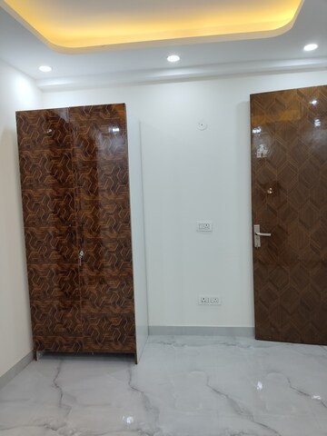 Furnished Amenities in 3 BHK Apartment at Khirki Extension – for Rent
