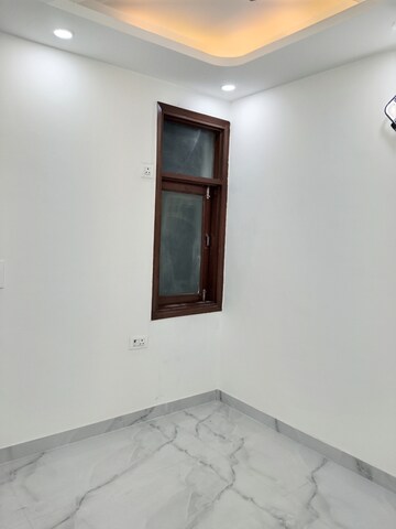 Room in 3 BHK Apartment at Khirki Extension – for Rent