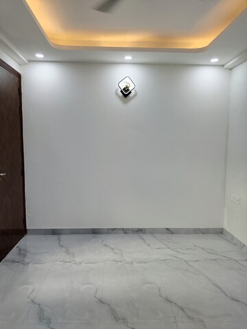 Room in 3 BHK Apartment at Khirki Extension – for Rent