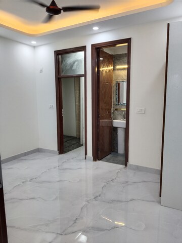 Room in 3 BHK Apartment at Khirki Extension – for Rent