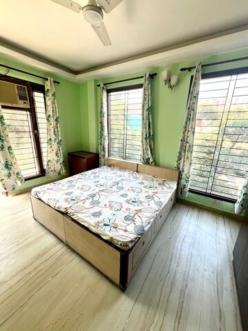 Bedroom in 3 BHK Builder Floor at Ardee City, Sector 52 – for Rent
