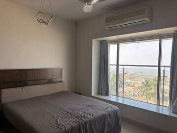Bedroom in 3 BHK Apartment at Mahalaxmi – for Rent