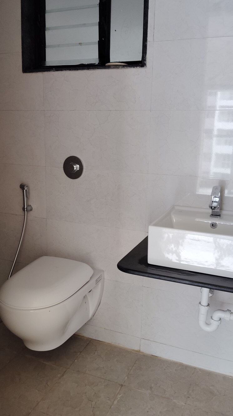 Bathroom, kohinoor-viva-city 3 Bedroom 1020 Sq.Ft. Apartment In Dhanori Pune 7986016