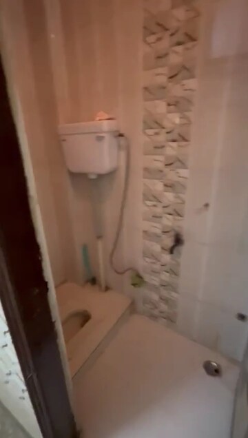 Master Bedroom in 2.5 BHK Builder Floor at Mayur Vihar Phase 1 – for Rent