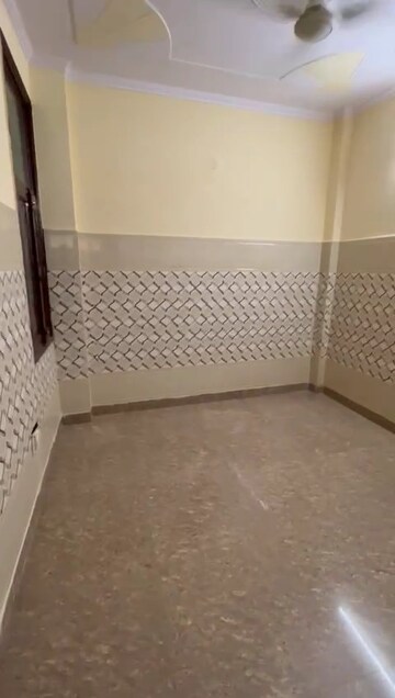 Master Bedroom in 2.5 BHK Builder Floor at Mayur Vihar Phase 1 – for Rent