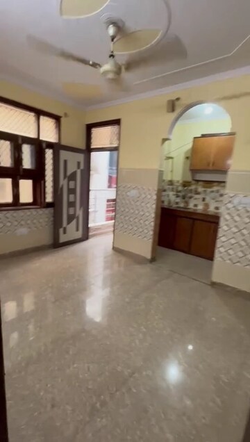 Master Bedroom in 2.5 BHK Builder Floor at Mayur Vihar Phase 1 – for Rent