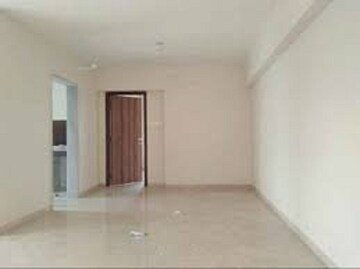 Room in 2 BHK Apartment at Eden Garden Tower, Chembur – for Rent