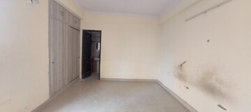 Room in 3 BHK Apartment at Gardenia Golf City, Sector 75 – for Rent